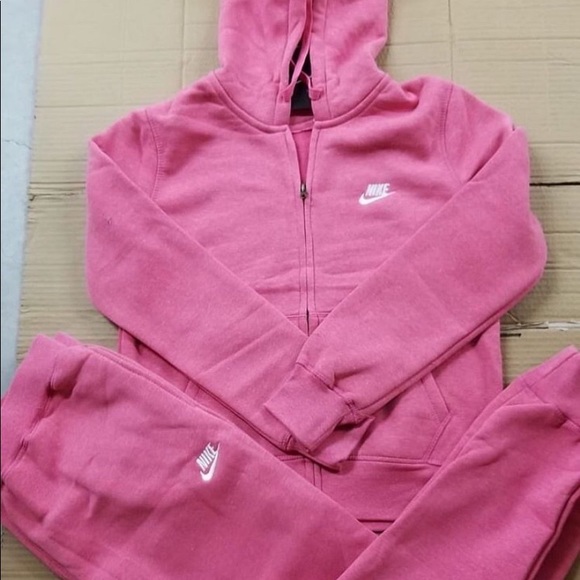 womens pink nike sweatsuit